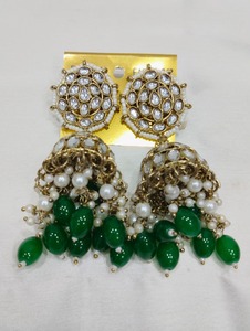 Ensemble de collier de mariée en perles Kundan avec boucles d'oreilles en perles vertes Maang Tikka Bijoux de mariage indiens - Product Image 5