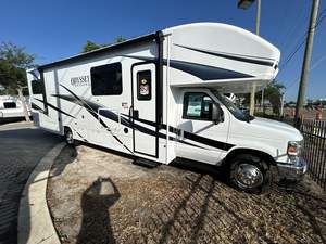 Bastante usado 2024 Entegra Odyssey 31F Clase C RV en venta Limpie usado Honda Bus Diesel y opciones de combustible de gasolina - Product Image 4