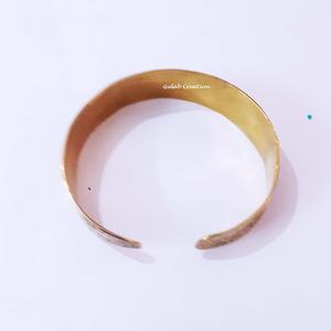 Brazalete Tribal Ajustable de Latón Hecho a Mano, Ligero, de 20 mm de Ancho, con Incrustaciones Intrincadas, Joyería Boho para Mujer - Product Image 4