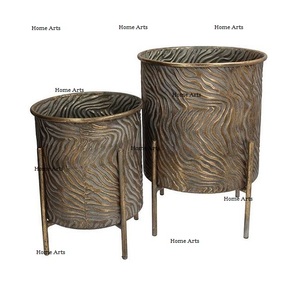 Maceta de jardín de estaño galvanizada de diseño fantástico con soporte de hierro forjado Maceta de flores de forma redonda a la venta - Product Image 4