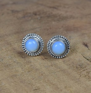 Boucles d'oreilles tendance en argent sterling 925 avec opale laiteuse, bijoux faits à la main, style bohème, pour femmes - Product Image 1