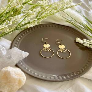 Boucles d'oreilles géométriques en laiton plaqué or 100% Boucles d'oreilles faites à la main pour femmes et filles portent dans la fête de mariage, hldi, Mehendi - Product Image 2
