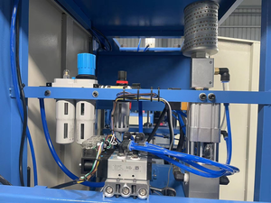 เครื่องเป่าขวด2000bph กึ่งอัตโนมัติ4ช่องพร้อมระบบโหลดอัตโนมัติแบบ Preform - Product Image 4