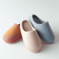 Chaussons Confort Vibrant Écologiques Respirants Antidérapants en Fourrure Douce Multicolores à Semelle Compensée en Feutre avec Doublure en Tissu Coton pour Hôtels Printemps-Automne