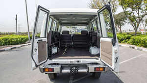 LIMPIA 2022 T o y o t a L a n d - C r u i s e r 78 4.5D - Product Image 5