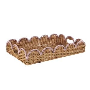 Bandeja de ratán festoneada pintada a mano en rosa, cesta decorativa tejida naturalmente de Vietnam por Viettimecraft. - Product Image 1