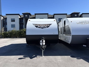 Maison mobile préfabriquée de luxe moderne 2024 d'occasion F-o-r-e-s-t R-i-v-e-r Wildwood Fsx 164R-B-L-E - Product Image 6