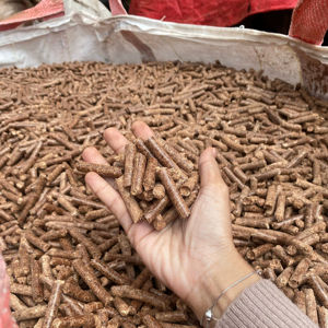 Les granulés de bois roumains Premium ENplus-Ready de Merades Indonesia ont un pouvoir calorifique élevé, une faible humidité pour un chauffage écologique - Product Image 1