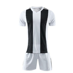 ชุดฟุตบอลเสื้อฟุตบอลแบบดั้งเดิมชุดเล่นฟุตบอลพิมพ์ซับลิเมชันตามสั่งรุ่นใหม่ - Product Image 5