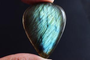 ลาบราโดไรต์ทรงหลังเบี้ย ขนาด 40x30x6 มม. ลาบราโดไรต์ธรรมชาติทรงหลังเบี้ย ราคาขายส่ง พลอยหลากสี เหมาะสำหรับการบำบัด - Product Image 2