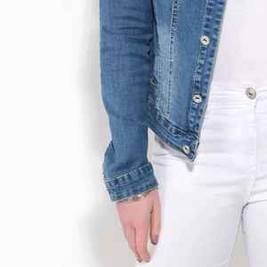 Chaqueta vaquera de nuevo diseño con estilo para mujer, chaqueta vaquera sostenible de secado rápido de algodón 100%, chaqueta vaquera de invierno para mujer más vendida - Product Image 4