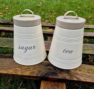 Tarro de almacenamiento de alimentos de metal pintado a mano personalizable con diseño artístico ideal para cocinas elegantes y exhibiciones decorativas únicas - Product Image 3