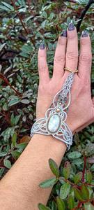 Bracelet d'amitié en macramé vintage fait à la main, forme pyramidale, plaqué or, fils multicolores, serti de pierres, cadeaux IGI HARI OM CREATIONS - Product Image 3