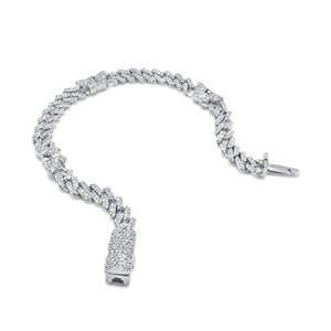 Pulsera Cubana de Lujo Personalizada con Mariposas y Diamantes de Oro para Mujer, Ideal para Compromiso y Aniversario, Desde India - Product Image 2