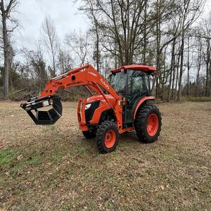 Compre Tractores Kubota LA1065 de Uso Pesado para Trabajo Agrícola, Alto Rendimiento, 4x4 con Cargador Frontal - Product Image 1