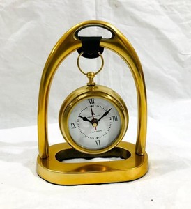 Reloj de mesa de latón de estilo vintage con diseño de reloj de bolsillo antiguo para la decoración del hogar de lujo y elegante acento de mesa - Product Image 1