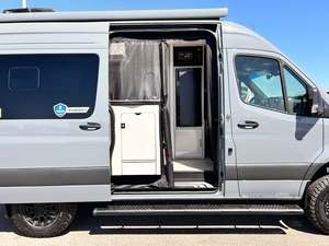 Camping-car Thor Motor Coach Tranquility 19P 2026 |   Camping-car de luxe 4x4 tout-terrain diesel |   Véhicule de loisirs de classe B - Product Image 5