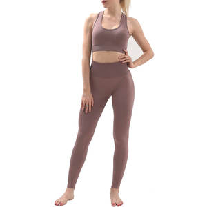 Conjunto doble de cintura alta con logotipo personalizado para mujer: pantalones cortos de motorista y Sujetador deportivo para conjuntos de yoga lisos - Product Image 2