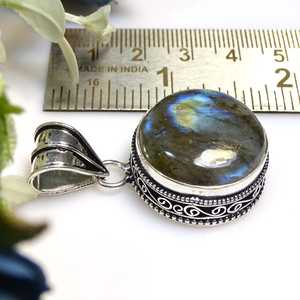 Pendentif en Labradorite de style vintage fait à la main bijoux en argent sterling 925 collier en cristal unique - Product Image 2