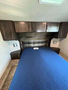 Caravana Usada Serie 2023 G-r-a-n-d D-e-s-i-g-n R-e-f-l-e-c-t-i-o-n 150 278BH en Venta - Product Image 5