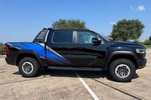 RAM 1500 RHO 2025, Cabina Doble 4x4, Edición Mopar, 1 de 250 Modelos Edición Mopar, Motor de 6 Cilindros Twin-Turbo, Equipamiento de Alta Gama, Sin Modificar - Product Image 3