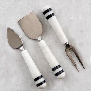Manche en résine de marbre blanc Lame plaquée or PVD Ensemble d'outils à fromage en acier inoxydable Ensemble de couteaux à fromage - Product Image 5