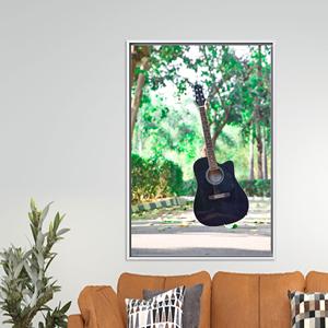 Lienzo de arte moderno: obra de arte impresa de un guitarrista para amantes de la música, con marco blanco - Product Image 1