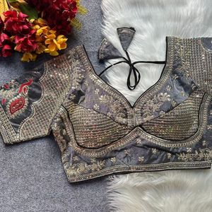 Blusa nupcial elegante de seda Cosmos, premium, con bordados elaborados y diseño abierto por delante, para fiestas de invierno, de Royal Export. - Product Image 4