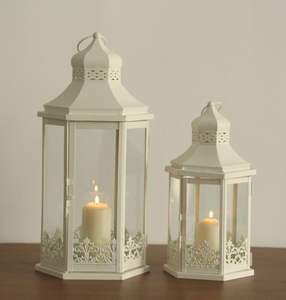 Lanterne décorative artisanale en métal adaptée aux fêtes somptueuses événements religieux dîners de famille et célébrations festives - Product Image 1