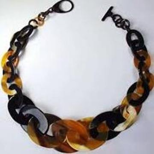 Collier en corne moderne fait à la main de haute qualité, écologique, couleur ambre miel, bijoux en corne de buffle naturelle, mode féminine Saniya - Product Image 6