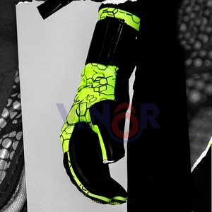 Gants de football gaélique de haute qualité, design le plus récent et meilleure qualité, pour la protection du gardien de but, gants de football personnalisables - Product Image 6