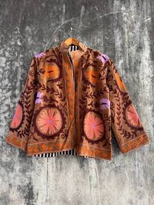 เสื้อแจ็คเก็ตกำมะหยี่ซูซานีสุดหรูพร้อมงานปักมือแท้ – เสื้อคลุมผู้หญิงสไตล์โบโฮชิคที่ได้รับแรงบันดาลใจจากวินเทจ - Product Image 5