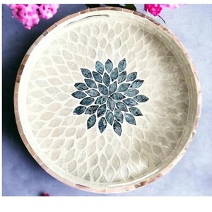 Plateau rond en incrustation d'os blanc avec design de style fleur moyen Plateau de service élégant pour la cuisine, la table basse et l'utilisation quotidienne - Product Image 1