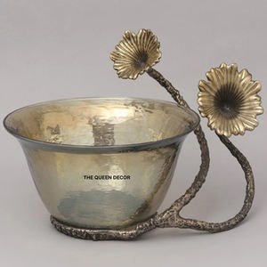 Bol décoratif en verre ambré, design de branche de fleur noire en fonte d'aluminium artisanale, nouvel accent pour la maison - Product Image 1