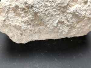 La pyrophyllite céramique réduit la viscosité des glaçures, permettant ainsi une charge de solides plus élevée et des cycles de coulée plus rapides en production. - Product Image 5