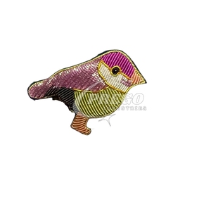 Broche Bordado a Mano con Diseño de Pájaro, Parches Bordados Personalizados Hechos a Mano para Ropa y Accesorios, Insignias Decorativas de Alta Calidad - Product Image 5