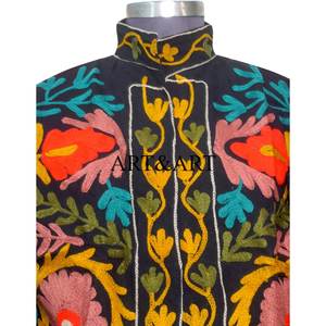 Chaqueta de Invierno Acolchada y Transpirable de Algodón 100% con Bordado Suzani Estilo Bohemio para Mujer, Ideal para Fiestas Tradicionales - Product Image 3