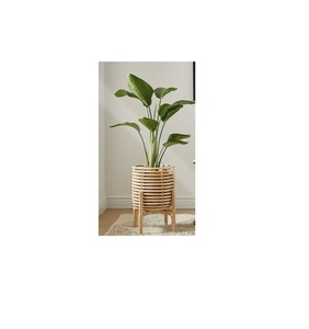 Jardineras de ratán para decoración de jardín con soporte de hierro jardinera de ratán natural con soporte negro de pie de suelo grande a bajo precio - Product Image 1