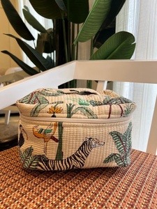 กล่องเครื่องสำอางผ้าฝ้ายลายควิลท์สไตล์วินเทจ ปรับแต่งได้ ปิดด้วยซิป กันน้ำ สำหรับเดินทาง ใส่เครื่องสำอาง พร้อมโลโก้สั่งทำ - Product Image 2