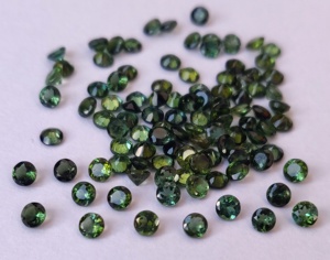 Tourmaline verte naturelle ronde 2.5mm à facettes de qualité supérieure-Tourmaline verte en vrac de qualité supérieure - Product Image 4