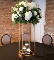 Centre de table de mariage décoratif de qualité supérieure avec bougie en métal et support votif et floral pour des arrangements de table élégants