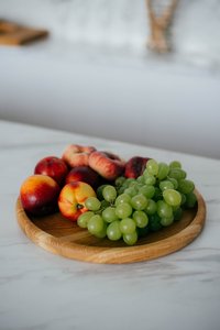 Bandeja de Pizza de madera hecha a mano, plato de roble macizo, plato redondo para servir, tablero de aperitivos rústico, regalo para amantes de la comida escandinava - Product Image 2