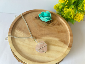 จี้รูปหัวใจโรสควอทซ์ธรรมชาติสำหรับผู้ชายและผู้หญิงเครื่องประดับคริสตัลรักษาความรักเครื่องประดับเงินลวดพันจี้สำหรับผู้ชายและผู้หญิง - Product Image 5