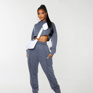 เสื้อครอปแบบมีฮู้ดของผู้หญิงเสื้อมีฮู้ดสำหรับฤดูหนาวผ้าฟลีซแบบ100% สีพื้นมีกระเป๋าด้านหน้าแบบสวมหัวสำหรับฤดูหนาว - Product Image 4