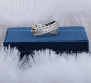 Bague unique Hip Hop de créateur personnalisée avec or blanc 10 carats et moissanite, diamants ronds brillants et taille baguette Vvs Clarity - Product Image 3