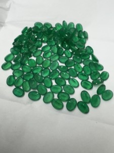 พลอยสังเคราะห์สีเขียวออนิกซ์ทรงรีขนาด 5.6 มม. ยี่ห้อ Gigli Rigli Gems พร้อมใบรับรองจากผู้ประเมินอิสระ - Product Image 5