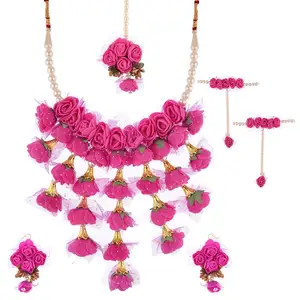 印度时尚珠宝供应商花卉珍珠Haldi结婚项链套装大耳环Mangtikka印度女性珠宝