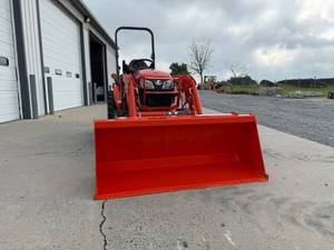 Chargeuse sur pneus compacte avec godet frontal, tracteur utilitaire diesel pour l'agriculture et la construction - Product Image 6