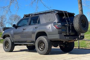 Toyota 4Runner Trail Premium 4x4 del 2015, usado en buen estado. - Product Image 2