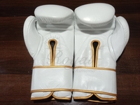 Guantes de boxeo blancos con corazón cromado ganador de competición profesional de calidad superior logotipo personalizado Muay Thai entrenamiento MMA guante